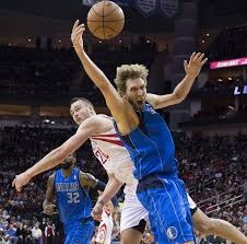 双探花低迷绿军负猛龙 利拉德30分雄鹿胜魔术